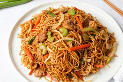 Noodles cu pui si legume