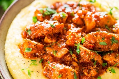 Ostropel de pui (aripioare) cu mamaliguta