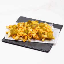 CARTOFI CU SOS CHEDDAR ȘI JALAPENO
